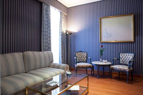 Agumar Atocha — lounge