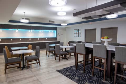La Quinta by Wyndham Houston East at Normandy — photo 7