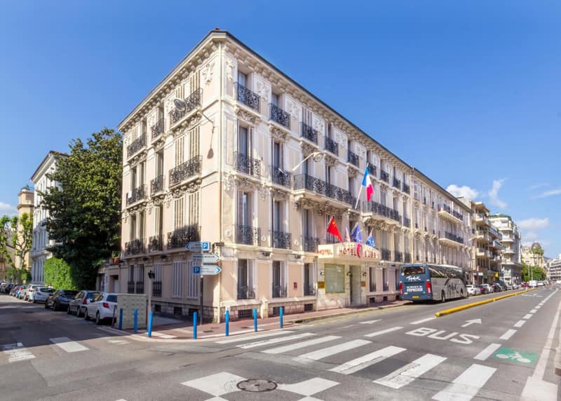 Hotel Busby — building