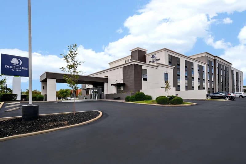 DoubleTree by Hilton St. Louis Airport, MO — building