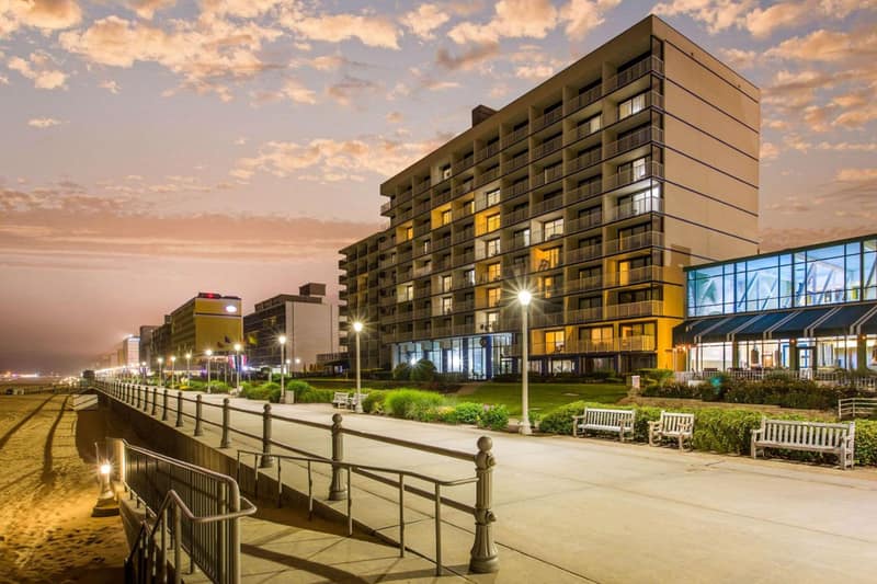Coastal Hotel & Suites Virginia Beach - Oceanfront — building