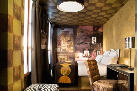 Hôtel Le Bellechasse Saint-Germain — hotel room
