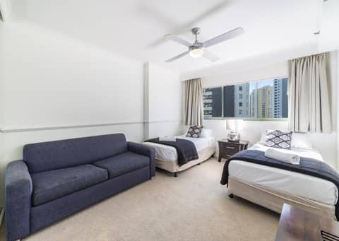The Meriton Apartments on Main Beach — photo 5