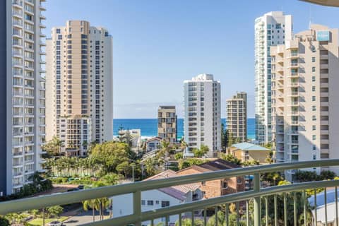 The Meriton Apartments on Main Beach — photo 7