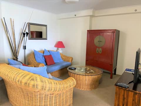 The Meriton Apartments on Main Beach — photo 9