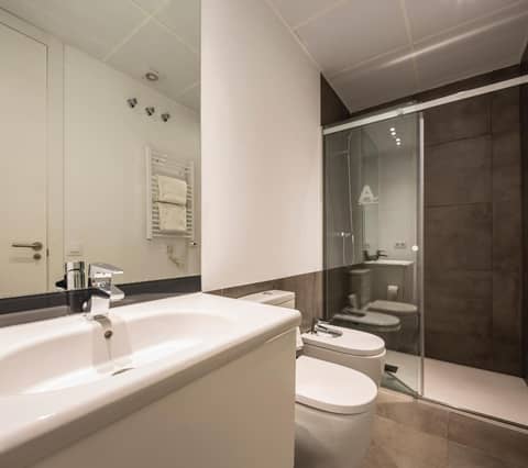 Mon Suites San Martin — bathroom