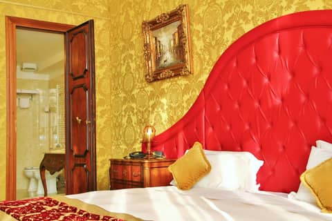 Pesaro Palace — hotel room