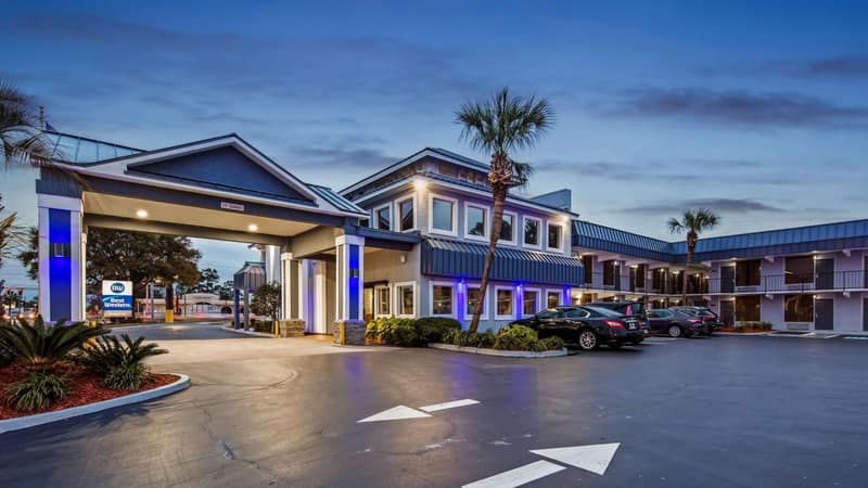 Best Western Central Inn — building