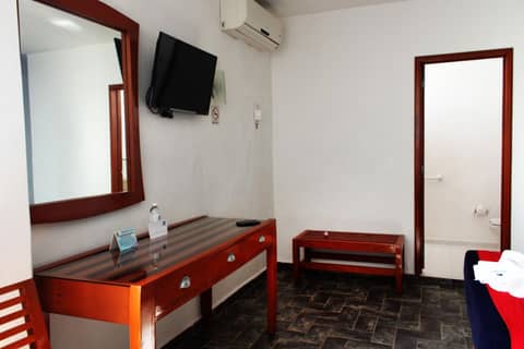 Hotel Soberanis — hotel room