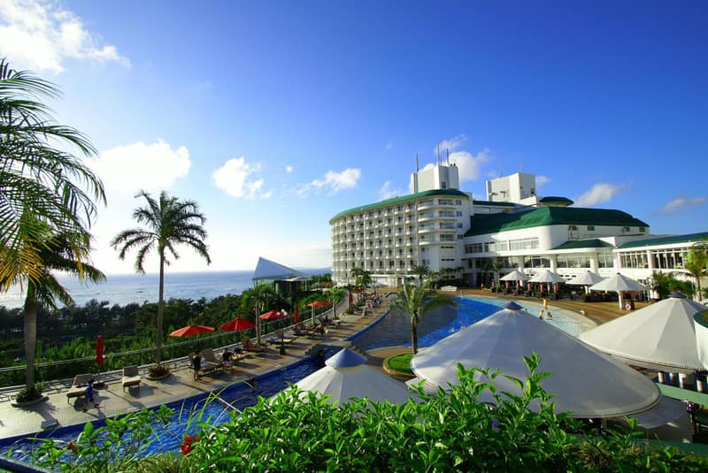 Okinawa Kariyushi Beach Resort Ocean Spa — building