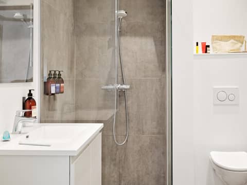BRIK Apartment Hotel — bathroom