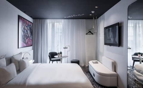 Le Général Hôtel — hotel room