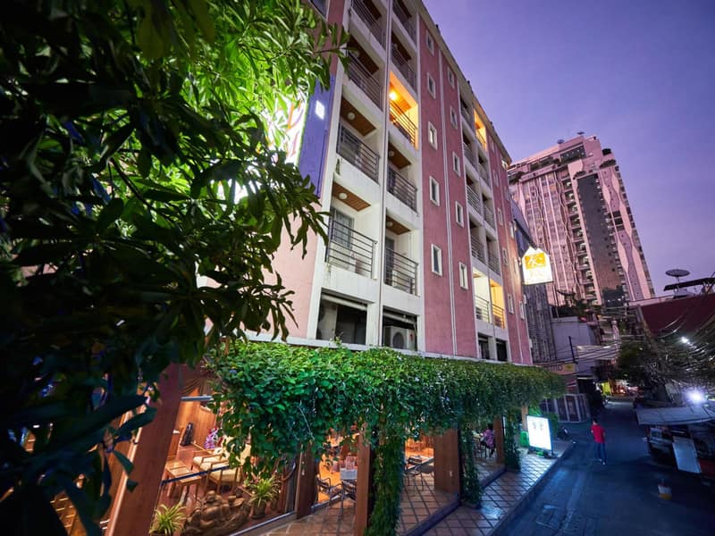 KC Place Hotel Pratunam — building