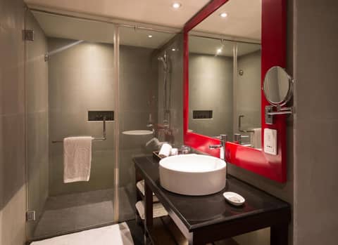 Hard Rock Hotel Goa Calangute — bathroom