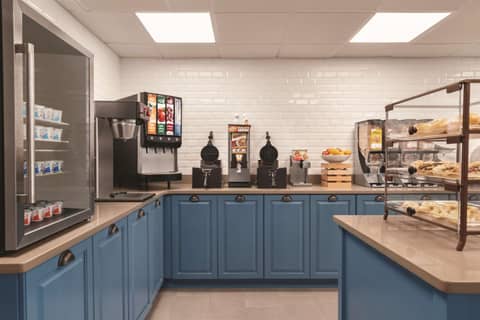 Country Inn & Suites by Radisson, Savannah Midtown, GA — photo 8