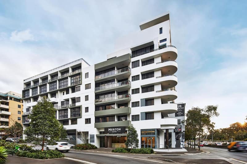 Meriton Suites Waterloo — building