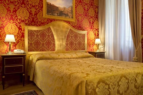 Residenza Goldoni — hotel room