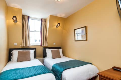 Craven Hotel — hotel room