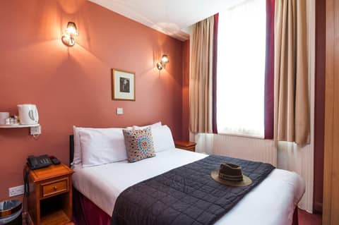 Craven Hotel — hotel room