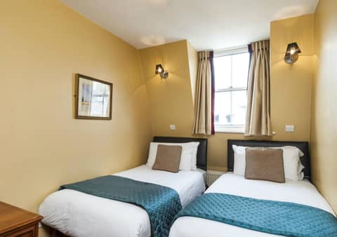 Craven Hotel — hotel room