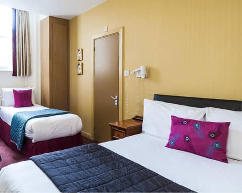Craven Hotel — hotel room