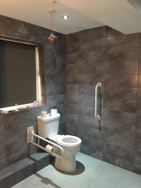 Craven Hotel — bathroom