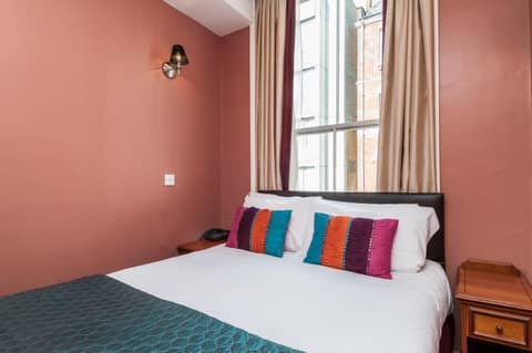 Craven Hotel — hotel room