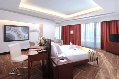 Merlynn Park Hotel — hotel room