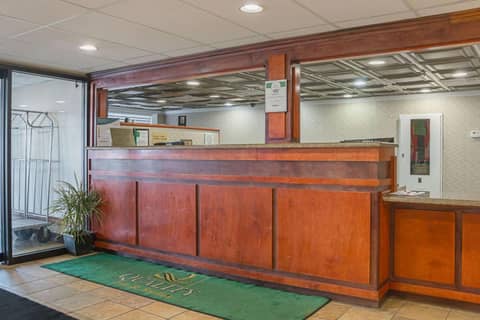 Quality Inn & Suites Detroit Metro Airport — photo 2