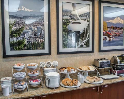 Comfort Suites Portland Southwest — dining