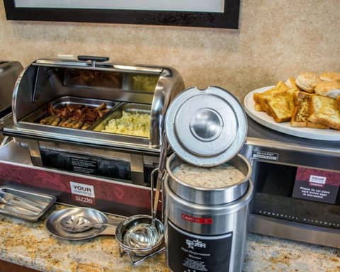 Comfort Suites Portland Southwest — dining