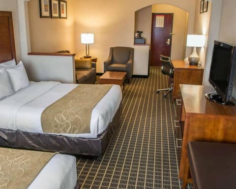 Comfort Suites Portland Southwest — hotel room