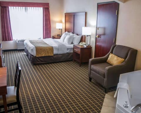 Comfort Suites Portland Southwest — hotel room