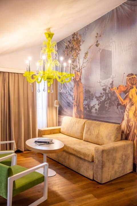 Small Luxury Hotel Goldgasse — hotel room