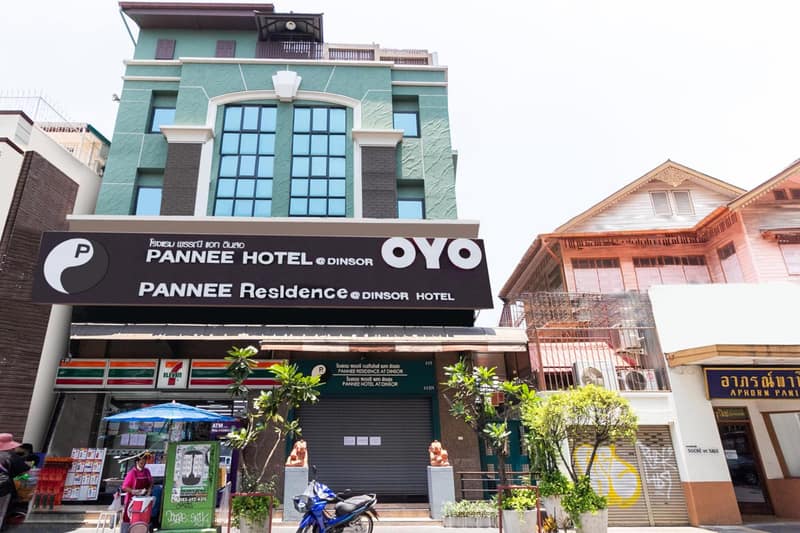 Super OYO 483 Pannee Hotel Khaosan — building