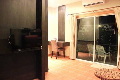 Hua Hin White Sand — hotel room