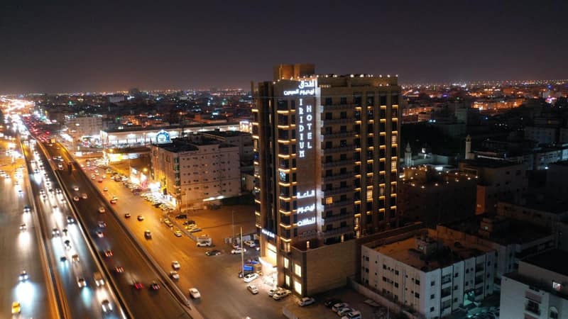 Iridium 70 Hotel — building
