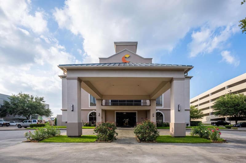 Comfort Suites Houston West at Clay Road — building