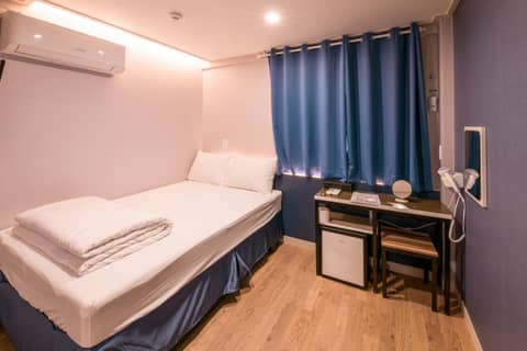 MAMA Guesthouse Haeundae — hotel room
