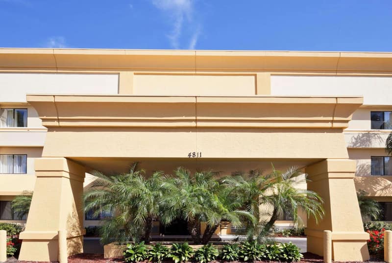 La Quinta by Wyndham Tampa Fairgrounds - Casino — building