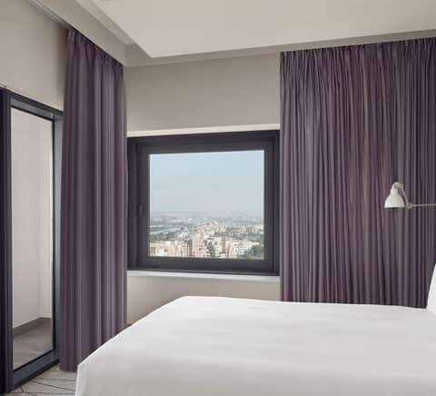 Holiday Inn & Suites Dubai Festival City by IHG — hotel room