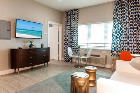 Oceanside Hotel and Suites — hotel room