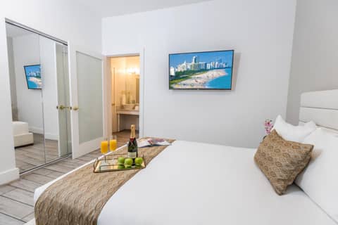 Oceanside Hotel and Suites — hotel room