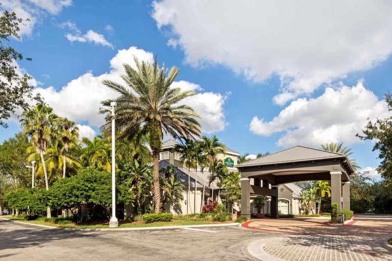 La Quinta by Wyndham Ft. Lauderdale Plantation — building