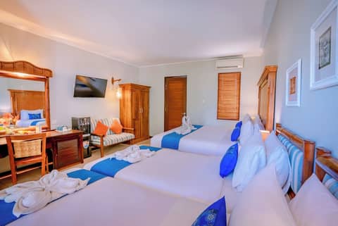 Pondok Sari Kuta — hotel room