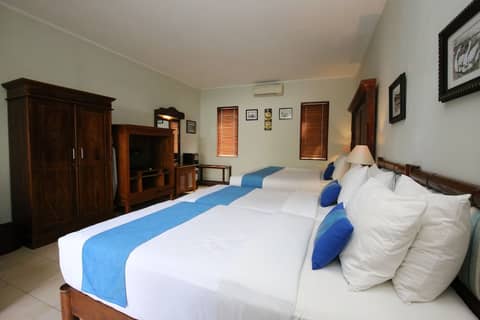 Pondok Sari Kuta — hotel room