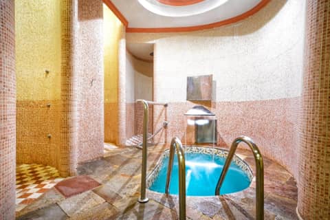 Bull Vital Suites & Spa Boutique Hotel - Only Adults — jacuzzi