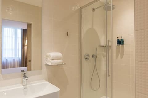 Maison Nô — bathroom
