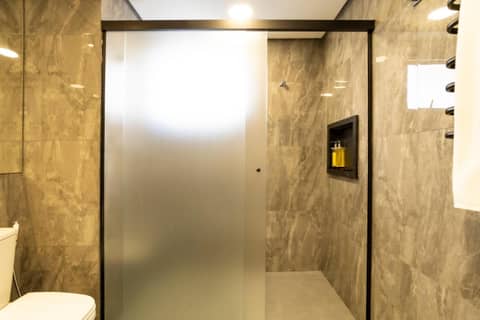 You Stay at Vila Olimpia - The World — bathroom