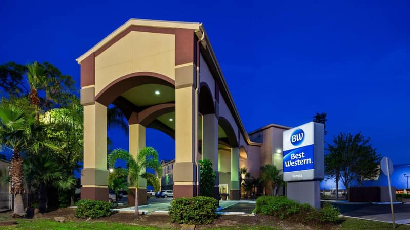 Best Western Tampa — building
